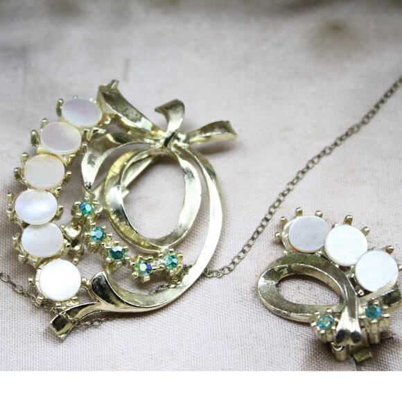 Vintage Mother of Pearl Pin and Clip On Earring Set Original Box - Hey Viv - Picture 4 of 9